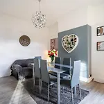 13 Vyner Street